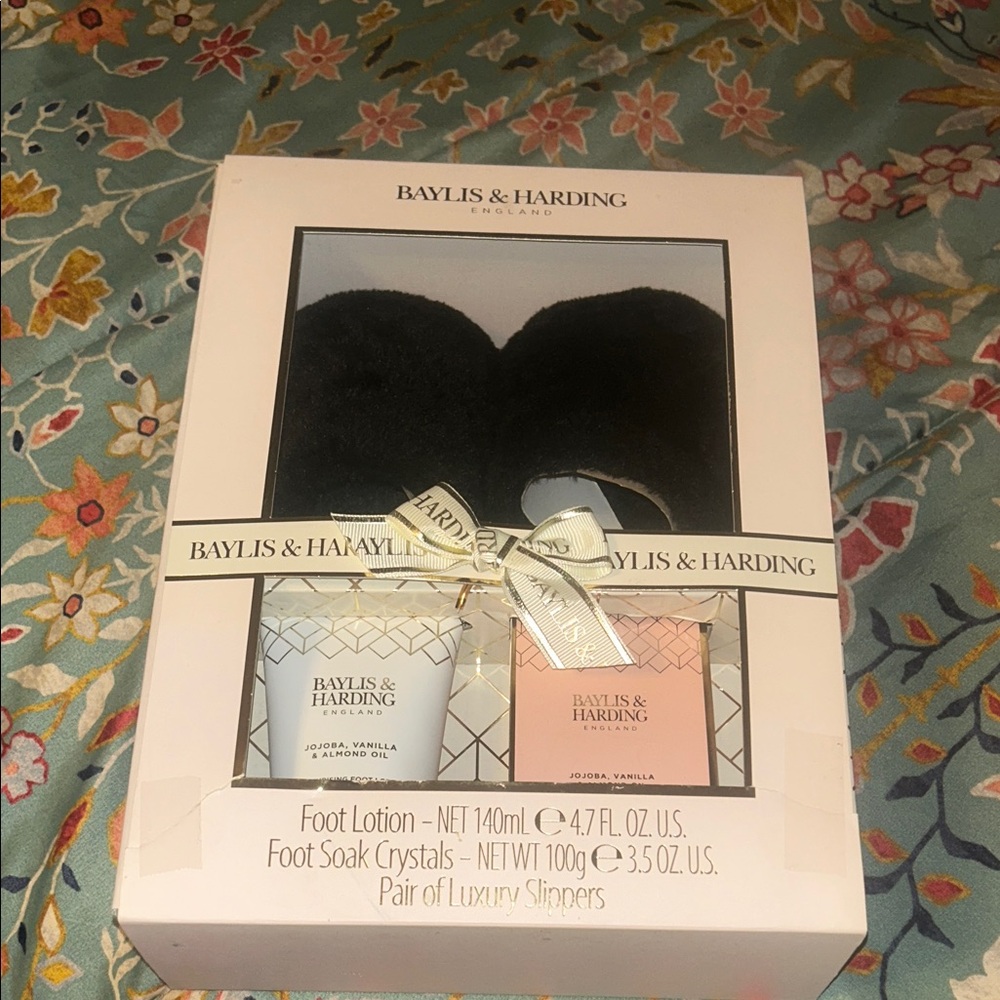 Baylis & Harding Black and Pink Foot Care Gift Set